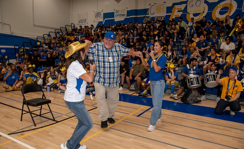 Mercedes Joyce and Melissa Velarde sing Vivir Me Vida to Principal Dan Barnes